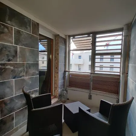 Le Village 76 M2 Climatisation 1Er Arrondissement Gare A Pied Box Parking Possible Daire *